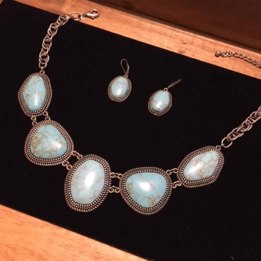 Boho Chic reversible necklace and earrings see pictures